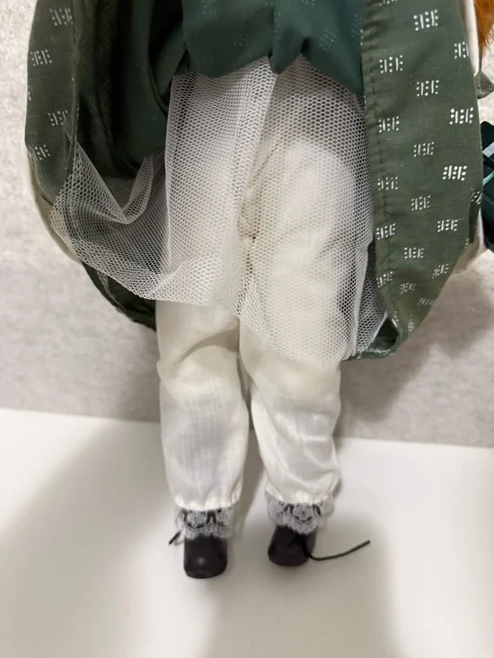 16โ Anne of Green Gables porcelain doll - Picture 8 of 11